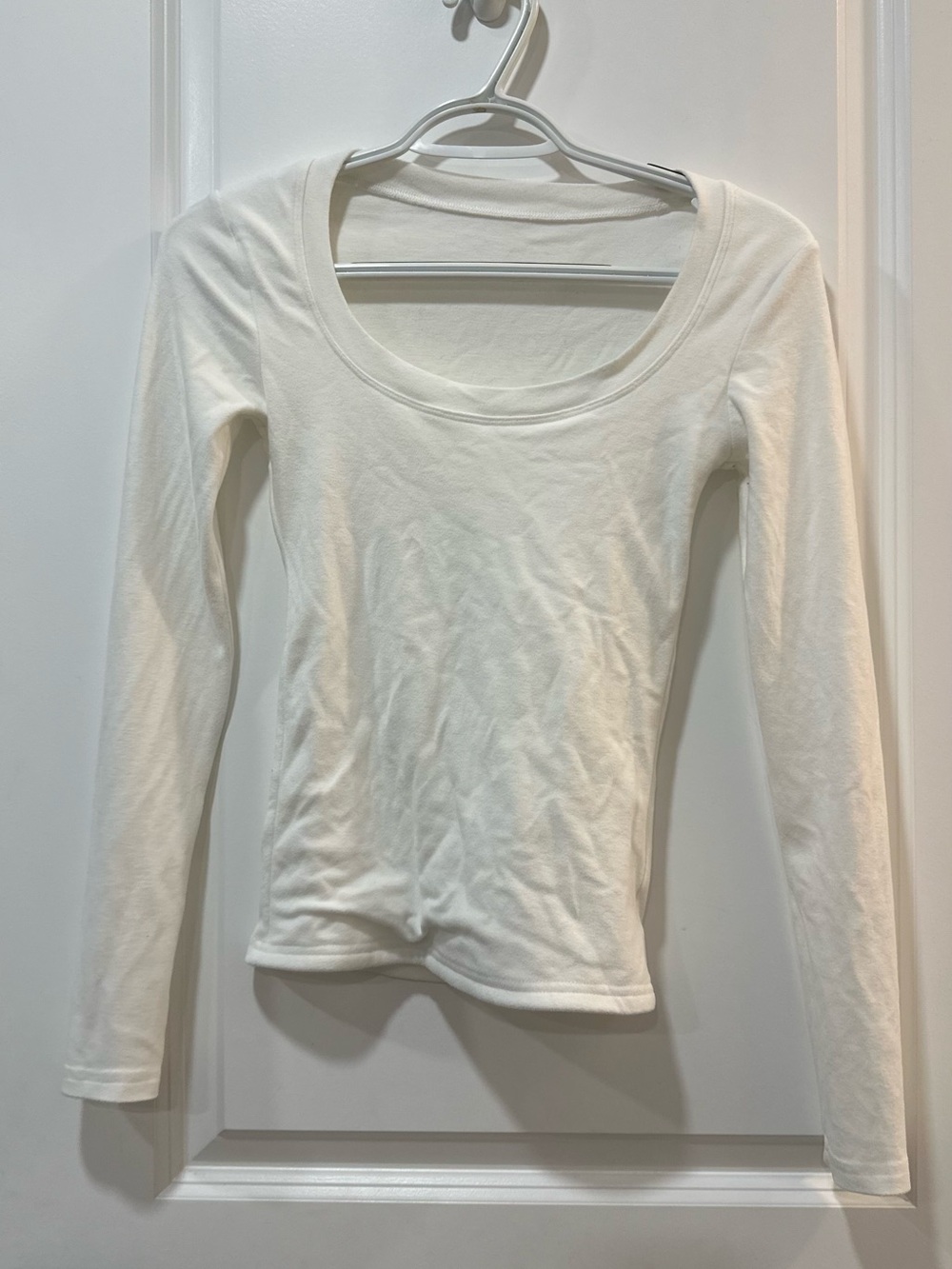 Women's Classic Scoop Neck Long Sleeve Top - White